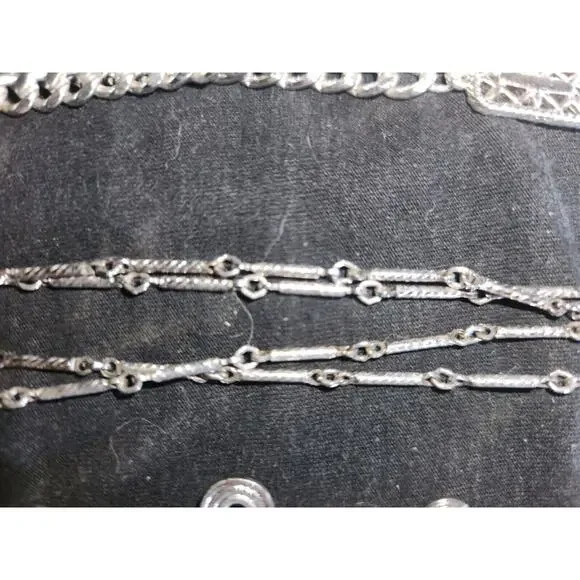 Lot of 6 necklaces, 3 gold tone 3 silver tone - Picture 9 of 11